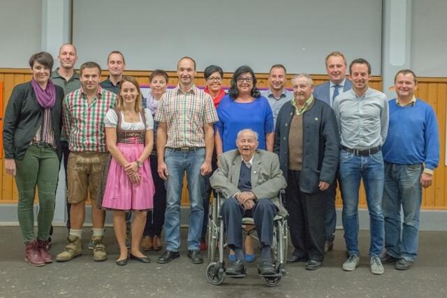 Der Vorstand und Vereinsmitglieder des ESV Edla.  | Foto: ESV Edla