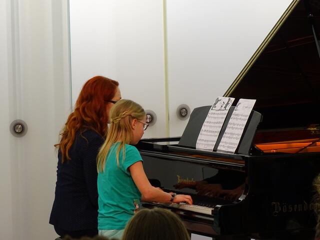 Tata Asatiani-Aigner mit Lena Marie Schwarenthorer | Foto: Simon Glösl