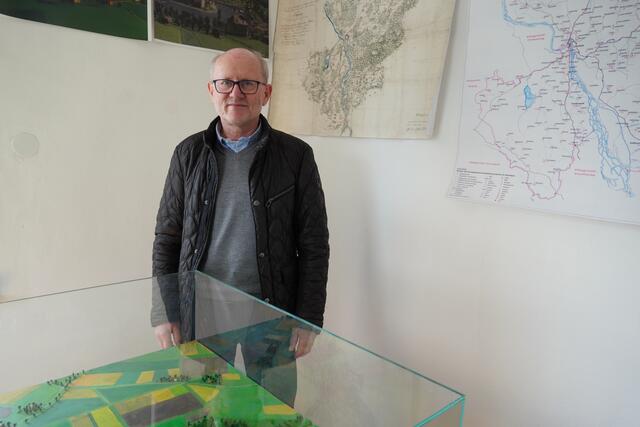 ÖVP-Gemeindevertreter Peter Wimmer sprach in Oberndorf mit den BezirksBlättern Flachgau über das  Stadtarchiv. | Foto: Emanuel Hasenauer