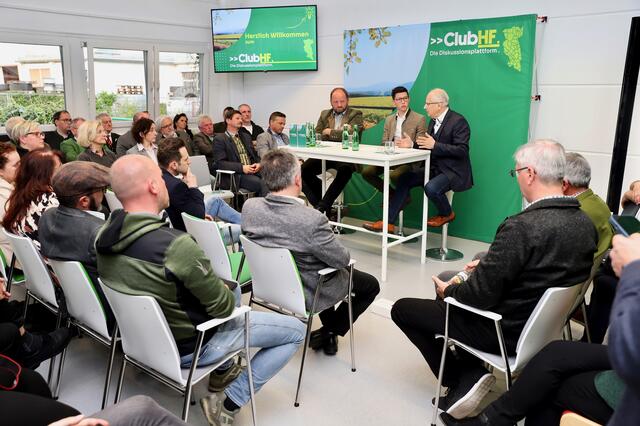 Auftakt &gt;&gt;ClubHF. mit Landesrat Hans Seitinger und Kammerobmann Herbert Lebitsch. | Foto: Alfred Mayer