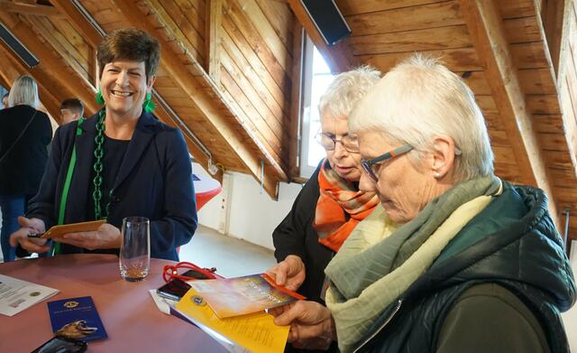 vlnr: GR Waltraud Bachmaier, Hermine Schlag, Rosemarie Hackel