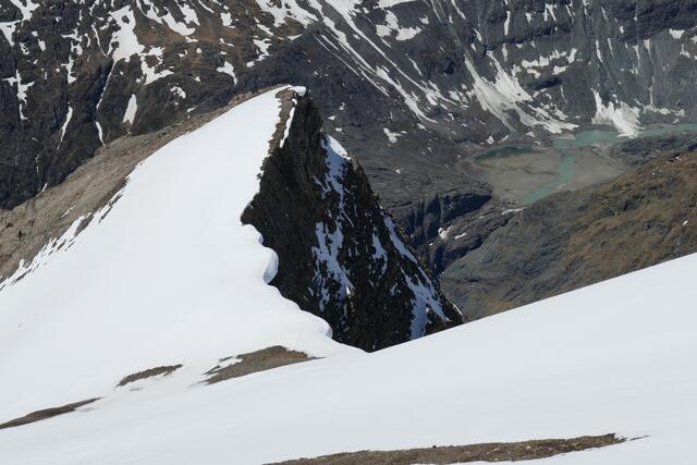 Blick von oben, so manchen hat hier bei der Einfahrt in die Albitzenrinne schon der Mut verlassen.  | Foto: Thomas Neuhold