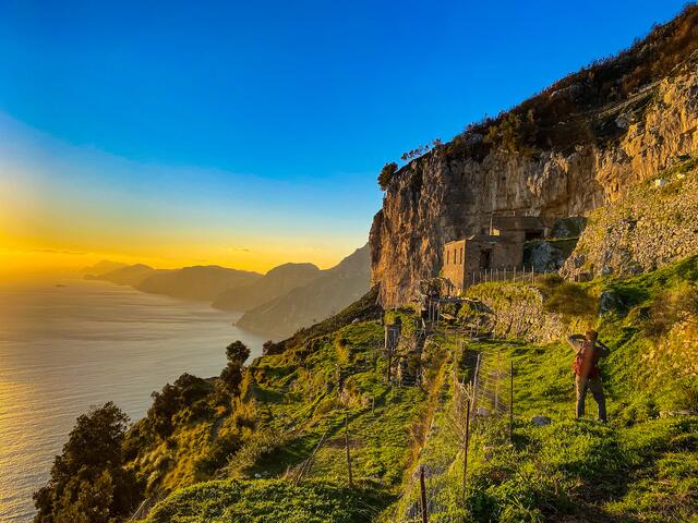 Faszinierende Lichtstimmung am Weg der Götter, Kampanien | Foto: Photo BY Michele Inserra @catrotrekking 