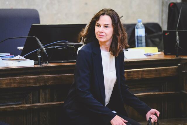 Sophie Karmasin soll sich laut Anklage nach ihrer Zeit als Ministerin widerrechtlich Bezugsfortzahlungen erschlichen haben, indem sie Bediensteten des Bundeskanzleramts verschwieg, dass sie ihre selbstständige Tätigkeit fortsetzte.  | Foto: APA Picturedesk