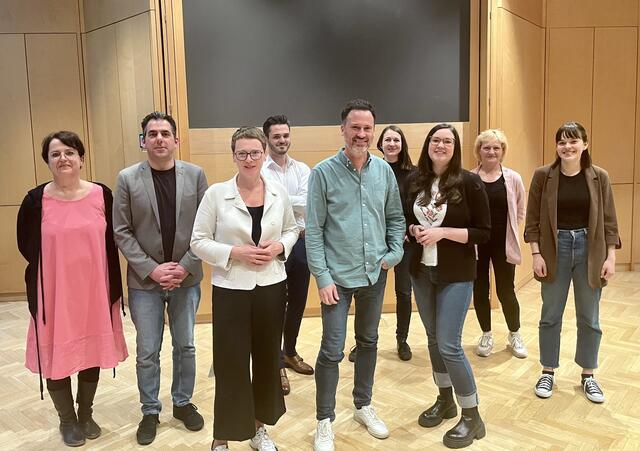 Neben Helge Langer, Anne-Sophie Bauer und Stadträtin Eva Schobesberger sind Gemeinderat Michael Svoboda als Finanzreferent, die Gemeinderät:innen Rossitza Ekova-Stoyanova, Julia Mandlmayr und Tomislav Pilipović, die Landesgeschäftsführerin der Grünen Jugend OÖ, Monika Messner, sowie die Philosophin und Autorin Alexandra Gusetti in den Bezirksvorstand gewählt worden. | Foto: Grüne Linz