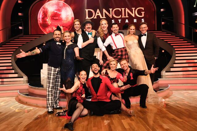 Die verbliebenen Dancing Stars kämpfen am 28. April um den Einzug ins Semifinale (5. Mai). Welcher Promi muss die Tanzschuhe an den Nagel hängen? | Foto: ORF/ Hans Leitner