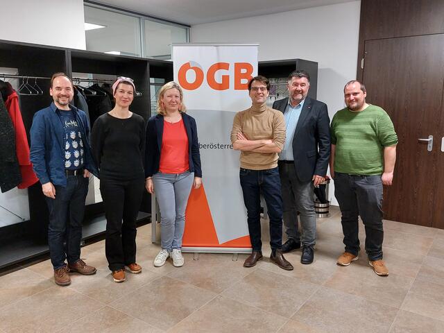 Die Organisatoren des Vortrags mit dem Ethnologen: Thomas Schwecherl (ÖGB), Sandra Hochholzer (wusa), Sandra Renner (ÖGB), Gilles Reckinger (Vortragender), Josef Ablinger (ÖGB), Daniel Feichtinger (ReKI)  | Foto: ÖGB