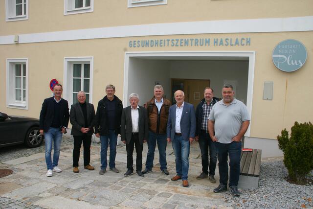 Eine Delegation aus dem Bezirk Freistadt besuchte das Primärversorgungszentrum in Haslach und konnte sich von der Wichtigkeit und Wirksamkeit dieser Einrichtung überzeugen. v.l. BGM Dominik Reisinger, Eduard Anger, Dr. Erwin Rebhandl, Ludwig Kürnsteiner, Ernst Horky, Hans Affenzeller, Vbgm. Alexander Skrzipek, Bgm. Ing. Dietmar Stegfellner. | Foto: Pensionistenverband/Leitner