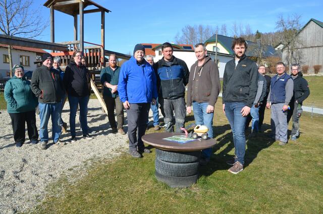  Kurt UNGER (Obmannstellvertreter DEV Gloden), Dominik LUKAS (Obmann A Priori), Franz WIMMER (Ortsvorsteher Gloden) Raphael WEIGL (Obmann DEV Gloden) | Foto: Lieselotte Jilka/NÖ.Regional