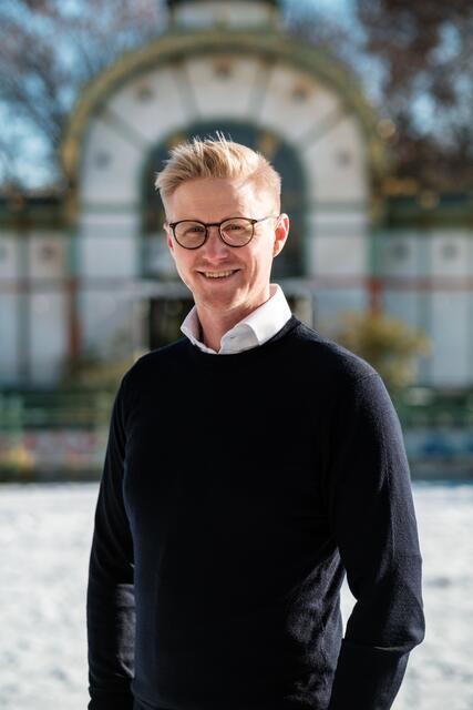 Pascal Riepl (Grüne) wurde vor zirka einem Monat mit "überwältigender Mehrheit" zum Bezirksvorsteher-Stellvertreter gewählt.  | Foto: Jan Bachmann