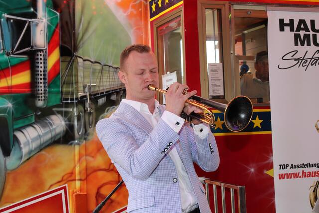 Michael Sammer zeigte, was eine "daCarbo"-Trompete alles kann. | Foto: Lederer