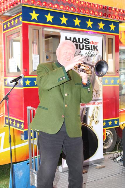 Startrompeter Toni Maier intonierte die steirische Landeshymne auf seine Art. | Foto: Lederer