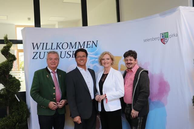 LH Stv. Anton Lang, Bgm. Werner Baumann, NAbg. Karin Greiner und LAbg. Udo Hebesberger bei der Eröffnung des Gemeindezentrums Seiersberg-Pirka | Foto: Edith Ertl