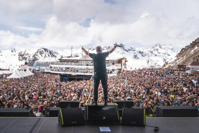 Eros Ramazzotti verzauberte beim „Top of the Mountain Closing Concert” in Ischgl auf der Idalp knapp 20.000 Wintersportler mit seiner unverwechselbaren Schmusestimme. | Foto: TVB Paznaun - Ischgl / Flo Mitteregger