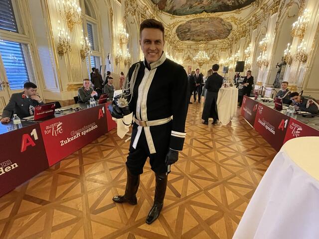 Robert Steiner verkörperte einen bereits verstorbenen Adeligen. 