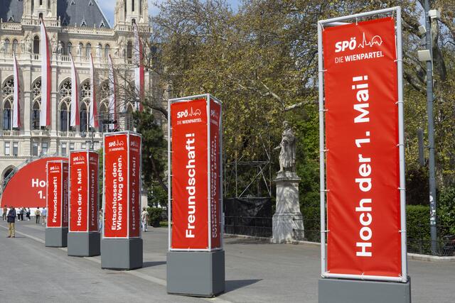 "Hoch der 1. Mai". | Foto:  Weingartner-Foto / picturedesk.com