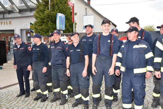 Maibaum am Marktplatz Pabneukirchen 2023.  | Foto: Zinterhof