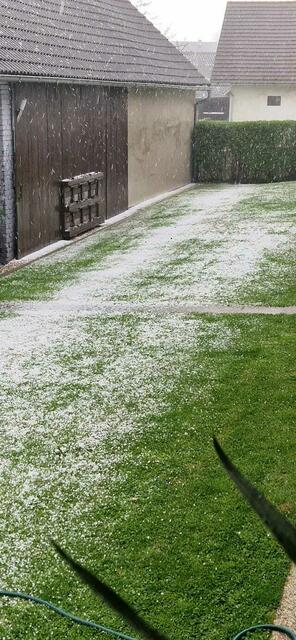 Hagelkörner und Starkregen in Mogersdorf. | Foto: Claudia Kurta