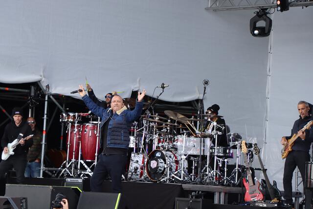 Eros Ramazzotti überzeugte auf der Ischgl-Stage vor verschneiter Bergkulisse durch seine unverwechselbare Stimmkraft. | Foto: Othmar Kolp