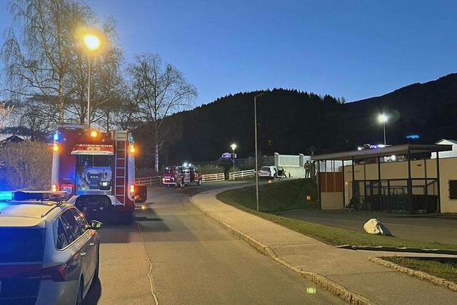 Das Fahzeug war in der Rechtskurve nach links von der Fahrbahn abgekommen. | Foto: Freiwillige Feuerwehr Tamsweg