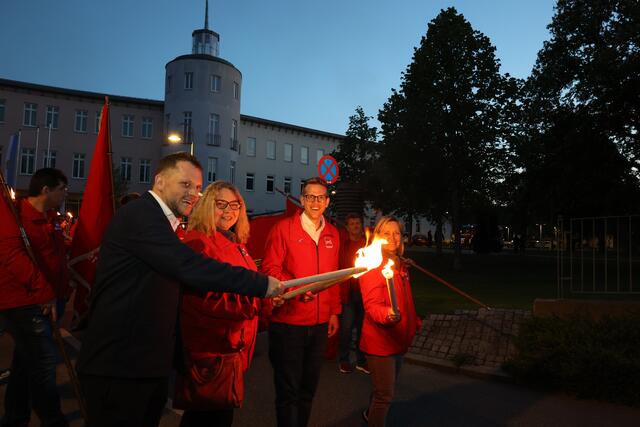 Wolfgang Zwander, MB Karin Baier, Marco Luksch, Susanne Fälbl-Holzapfel v.l.n.r. führen den Fackelzug an | Foto: cinemotion OG - Robert Ivanek
