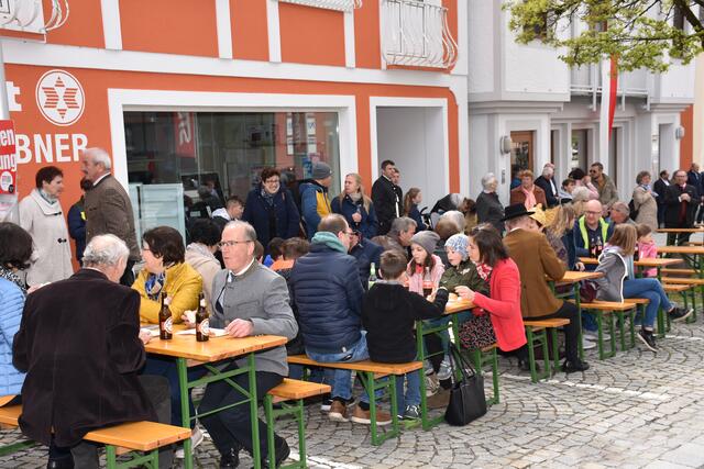 Maibaum am Marktplatz Pabneukirchen 2023.  | Foto: Zinterhof