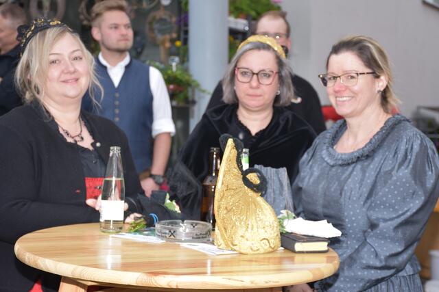 Maibaum am Marktplatz Pabneukirchen 2023.  | Foto: Zinterhof