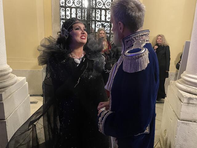 Alte Freunde trafen sich wieder: Anna Netrebko im regen Austausch mit Alfons Haider.