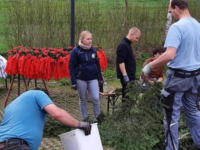 Maibaum am Marktplatz Pabneukirchen 2023.  | Foto: Zinterhof