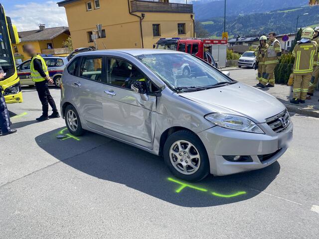 Der Pkw war nach ersten Erkenntnissen über die Murstraße gekommen und nahm dem Bus die Vorfahrt. | Foto: Zeitungsfoto.at