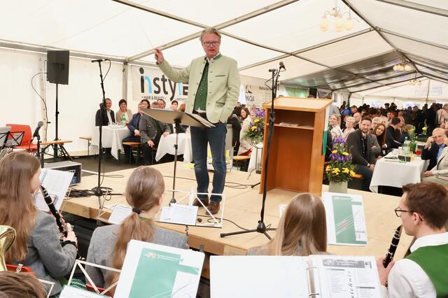 LH Christopher Drexler dirigierte den Trachtenmusikverein St. Magdalena. | Foto: Alfred Mayer