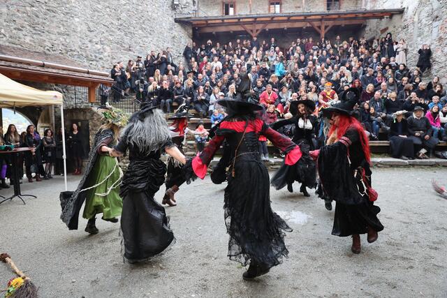Die Mondhexen „Mahina Nohitas“.