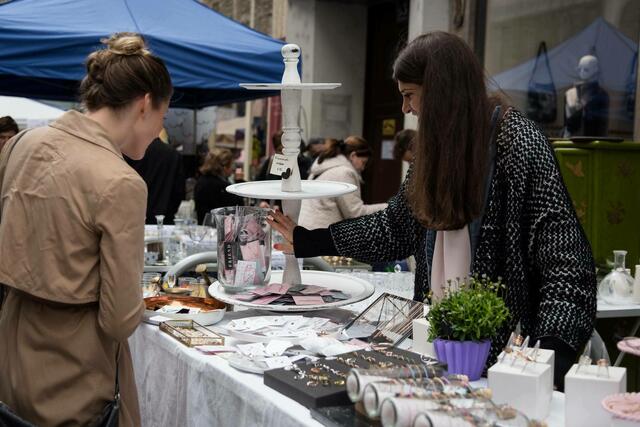 Der traditionelle Markt in der Neubaugasse ist mittlerweile viel mehr als ein Flohmarkt. | Foto: Wladimir Kolokolow