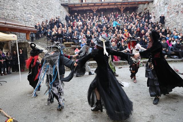 Die Mondhexen „Mahina Nohitas“.