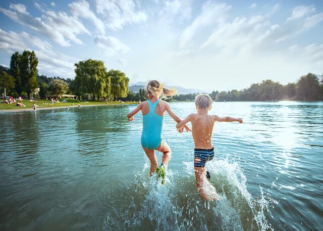 Start in die Badesaison in Innsbruck am Baggersee und im Tivoli nur Petrus will nicht mitspielen. | Foto: IKB