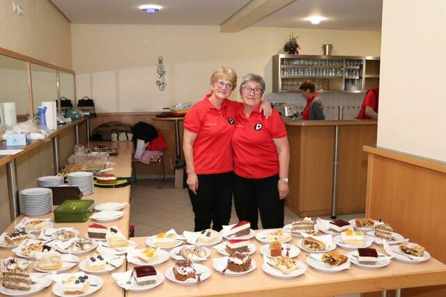 Das große Kuchenbuffet erfüllte alle Wünsche. | Foto: Foto: Pensionistenverband/Gerhard Satzinger