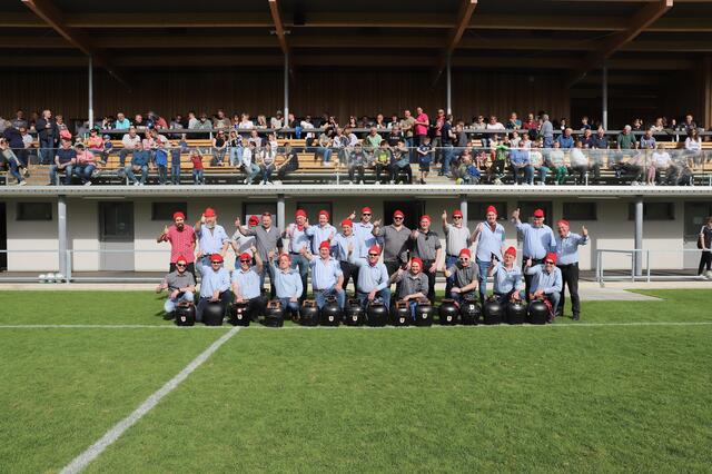 Die Chlausgesellschaft Bäch, eine Glockenlaufgruppe aus der Nähe von Luzern, zeigte ihr lautstarkes Können. | Foto: Alfred Mayer