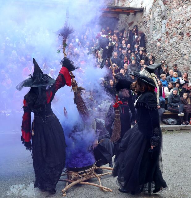 Die Mondhexen „Mahina Nohitas“.