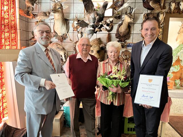 Erwin Nigitz (BH Korneuburg), Josef und Maria Konrad, Bgm. Alexander Vojta
 | Foto: Stadtgemeinde Gerasdorf