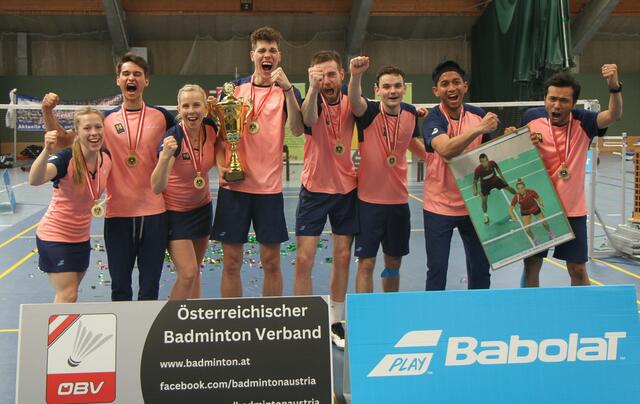 Das Team freut sich riesig über den Sieg. | Foto: Meinke