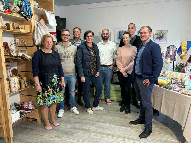 Die Junge Wirtschaft Bruck bei ihrem inspirierenden Besuch der Ausstellung im Kreativzentrum Anders Art Krieglach. | Foto: Junge Wirtschaft