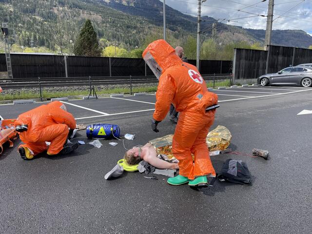 RK Bayern versorgt die "Verletzungsopfer" des Chemieunfalls | Foto: Martin Schöndorfer, 2023
