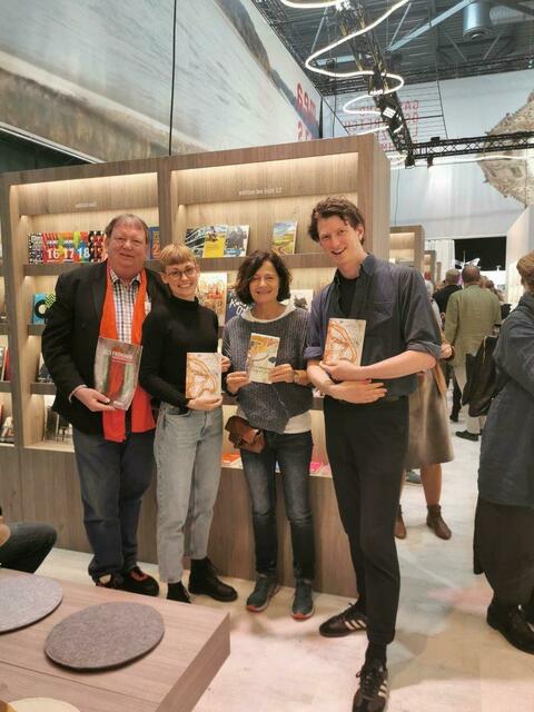 Horst Horvath, Laura Untner, Eva Schreiber, Julius Handl bei der Leipziger Buchmesse | Foto: edition lex liszt 12