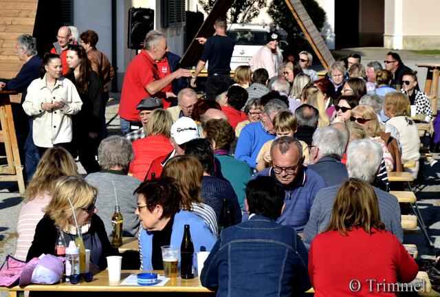 Bei der "Feuer am Platz"-Feier in Neudau war  viel los. | Foto: Otto Trimmel