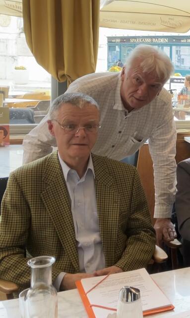 Dr. Wolfgang Riegler (im Bild mit Wir Badener-Stadtrat Jowi Trenner) stellte Fragen an Bürgermeister Stefan Sziruscek zur E-Mobilität in Baden. Seine Antworten machte der Bürgermeister öffentlich. | Foto: Stockmann