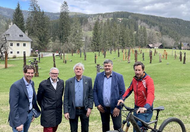 Neues Radprojekt geht in die Umsetzung: Brandlehner, Richard Wohlgemuth, Eckart Senitza, Wilfried Mödritscher und Roland Gutzinger (v. l.). | Foto: Foto: Kari/MBN