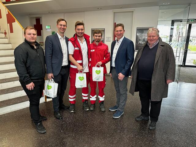 Auch der Leobener Bezirksstelle des Roten Kreuz stattete die Bezirks-ÖVP einen Besuch ab, um "danke" zu sagen. | Foto: ÖVP Leoben