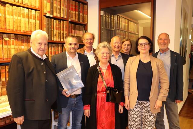 Altbürgermeister Anton Mallaun aus See, Seer Bürgermeister Michael Zangerl, Gerhahrd Gottstein mit seiner Familie, Sybille Moser-Ernst und Ursula Marinelli. | Foto: Elisabeth Neuner