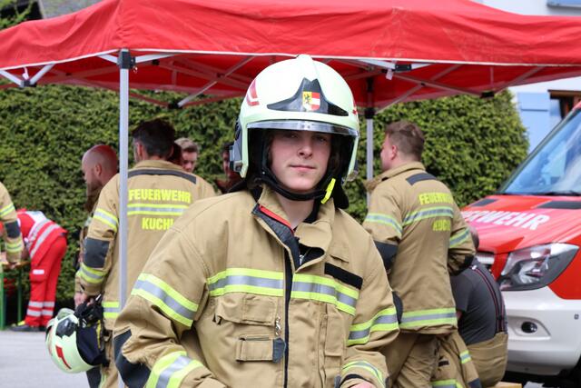 Junger Feuerwehrmann aus Kuchl im Einsatz bei der Großübung  | Foto: Maria Tiefenbacher-Schöndorfer, 2023