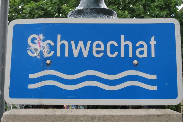 Am Sonntag kam es im Gemeindegebiet von Heiligenkreuz zu einem technischen Gebrechen. Die Schwechat wurde verunreinigt. (Symbolfoto) | Foto: Kurt Dvoran